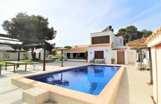Casa en Lomas de Cabo Roig - Los Dolses. Magnifico chalet a la venta en la tranquila zona de lomas de cab