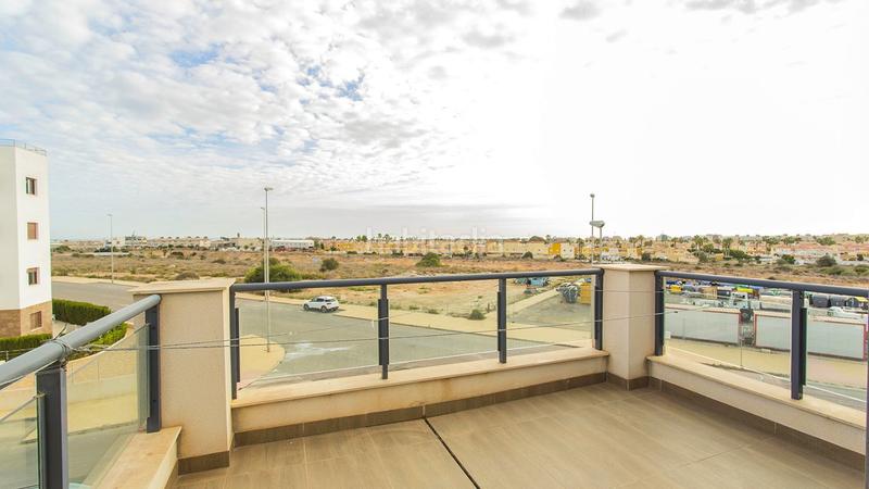 Foto 20fd31b6-978c-476f-9346-4db856ca1a86. Casa con riscaldamento parcheggio piscina in Lomas de Cabo Roig - Los Dolses Orihuela