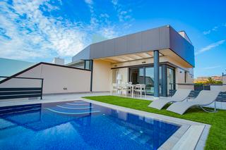 Haus in Zona los Frutales. Moderna vivienda con piscina privada y preciosas vistas al mar e