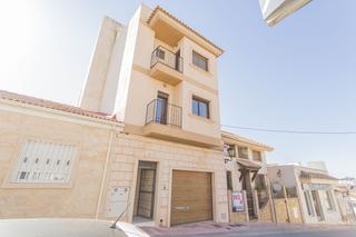 Maison jumelée à San Miguel de Salinas. Âbienvenido a esta magnãfica casa adosada en san miguel de salin