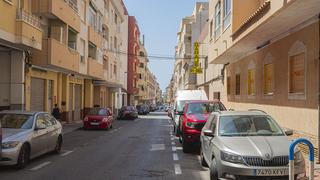 Attique à El Molino. Se vende ático con amplia terraza y piscina comunitaria en centr