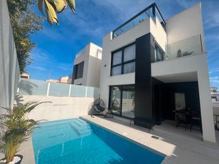 Casa en Los Balcones y los Altos. Similares villas de obra nuevanbspson comercializadas por la mis