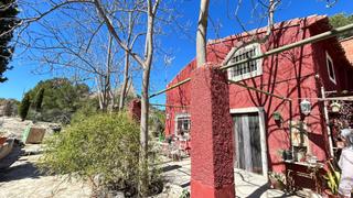 Casa a Relleu. Âse vende casa en las montaãas con amplio terreno! la vivienda c