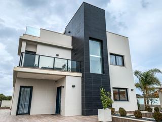 Casa a Campoamor. Esta hermosa y moderna villa se encuentra en la famosa zona de c
