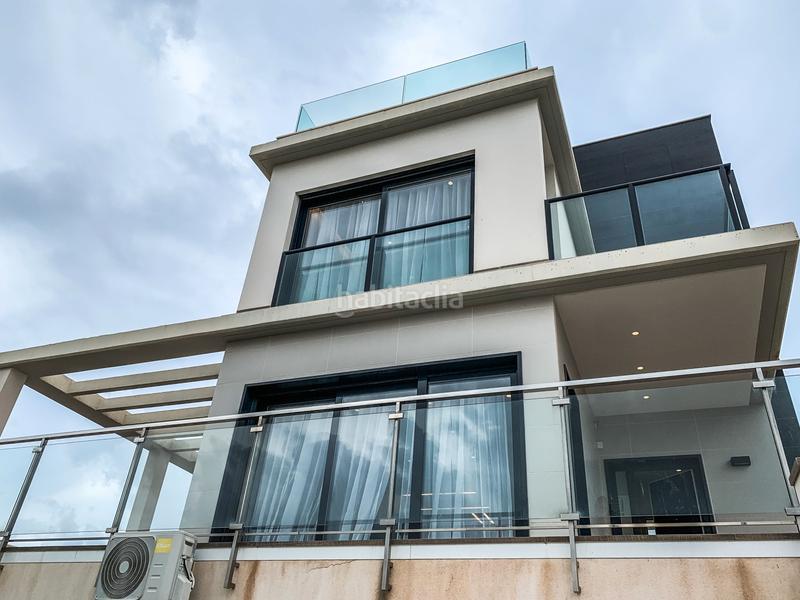 Foto 008a0288-6a4f-47ff-9cbb-d42ca56b244d. Casa con riscaldamento parcheggio piscina in Campoamor Orihuela