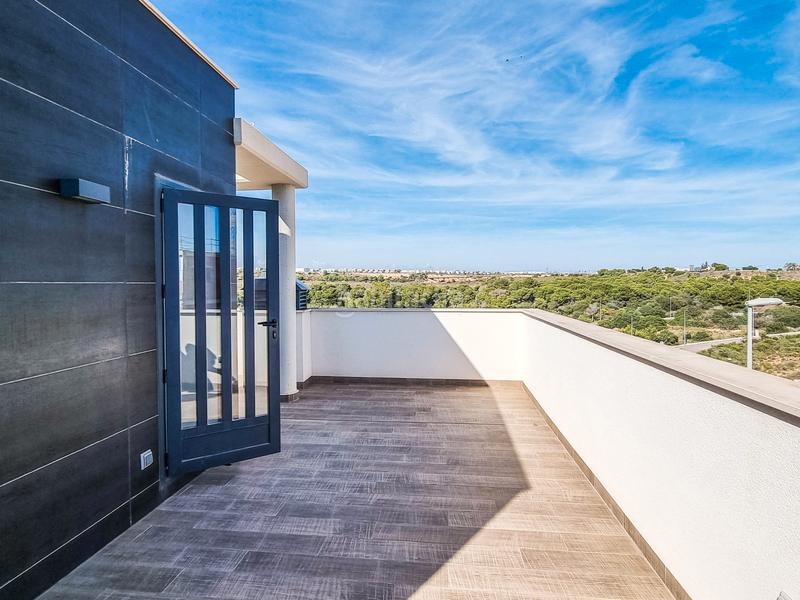 Foto 8d755caf-ebfc-4be2-a979-6049afec591f. Casa con riscaldamento parcheggio piscina in Campoamor Orihuela