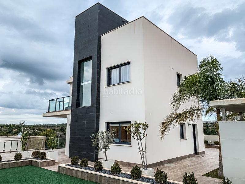 Foto abb3e05e-f46b-4c8a-a20e-d5321b51454f. Casa con riscaldamento parcheggio piscina in Campoamor Orihuela