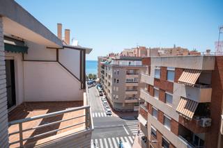 Ático en Zona Playa del Cura. Nbspãtico con solãrium privado y piscina comunitaria en la playa