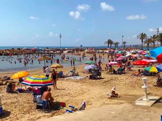 Apartament a Avenida Habaneras - Curva de Palangre. Se vende ático se encuentra a poca distancia de dos hermosas pla