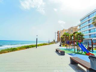 Apartamento en Avenida Habaneras - Curva de Palangre. Se vende ático se encuentra a poca distancia de dos hermosas pla