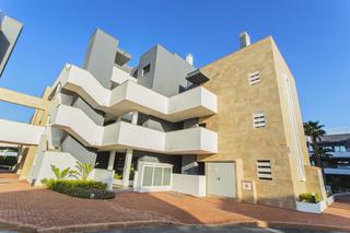 Planta baixa a Playa Flamenca. Apartamento amplio en planta baja con terraza grande en la exclu