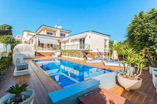 Maison à Cañada del Molino. Se vende una villa de lujo en la mata, torrevieja. esta impresio