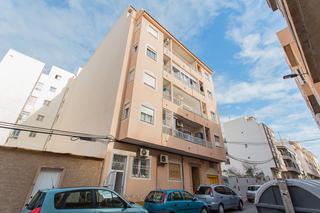 Appartement in El Molino. Se vende luminoso apartamento totalmente reformado en torrevieja