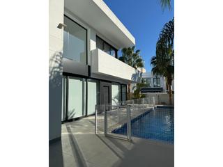 Casa a Rojales. Esta espectacular villa de lujo con piscina privada, garaje y un