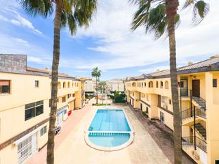 Penthouse in Punta Prima. Se vende amplio áticonbspennbsppunta primanbspcon vistas a la pi