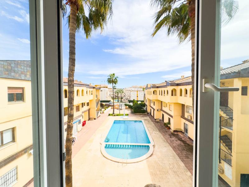 Foto 2bed7658-5605-44ce-879e-82ee20f7f7c7. Ático se vende amplio áticonbspennbspPunta Primanbspcon vistas a la piscina comunitaria. el ático se encuentra en segunda planta sin asc en Torrevieja