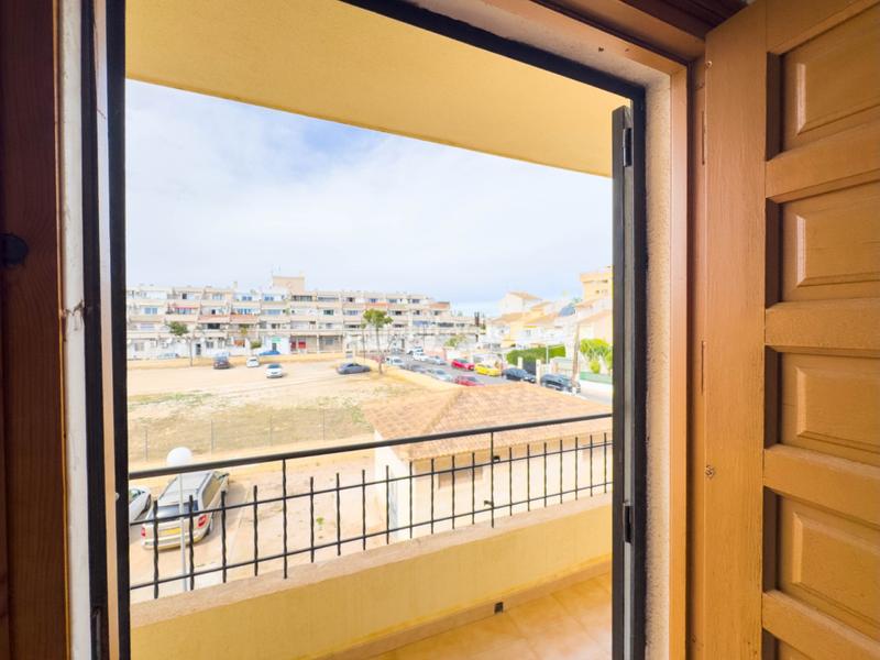 Foto bee478c2-992d-4b74-8a80-83d9e92d3207. Ático se vende amplio áticonbspennbspPunta Primanbspcon vistas a la piscina comunitaria. el ático se encuentra en segunda planta sin asc en Torrevieja