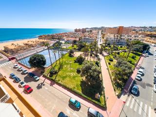 Appartement à Los Europeos. Se ofrece a la venta un apartamento muy amplio en primera lãnea