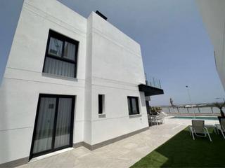 Maison à Los Balcones-Los Altos. Se vende una lujosa villa de 197 m en una de las mejores zonas d