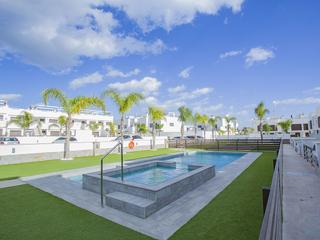 Maison à Torre de la Horadada. En venta moderno bungalow en torre de la horadada  a sólo 800m d