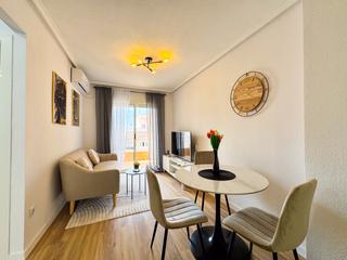 Penthouse in Avenida Habaneras - Curva de Palangre. Se vende amplio y reformado apartamento, a 450 metros de la play