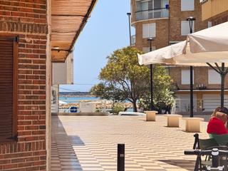 Apartamento en El Acequión. Este apartamento en planta baja con 3 dormitorios está situado a