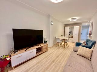 Appartement à Zona Playa del Cura. Le presentamos este moderno y reformado piso ubicado a tan solo