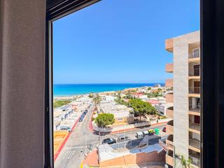 Àtic a Cabo Cervera. Este magnífico apartamento reformado en torrelamata se encuentra
