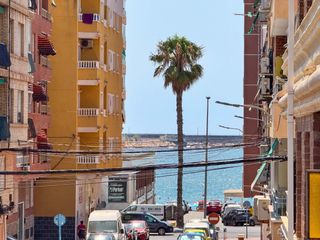 Apartamento en El Acequión. Este acogedor apartamento en torrevieja se sitúa a solo 200 metr
