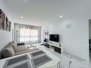 Apartamento en Las Piscinas Naturales. Apartamento moderno de 1 dormitorio en torrevieja, 250 m de play