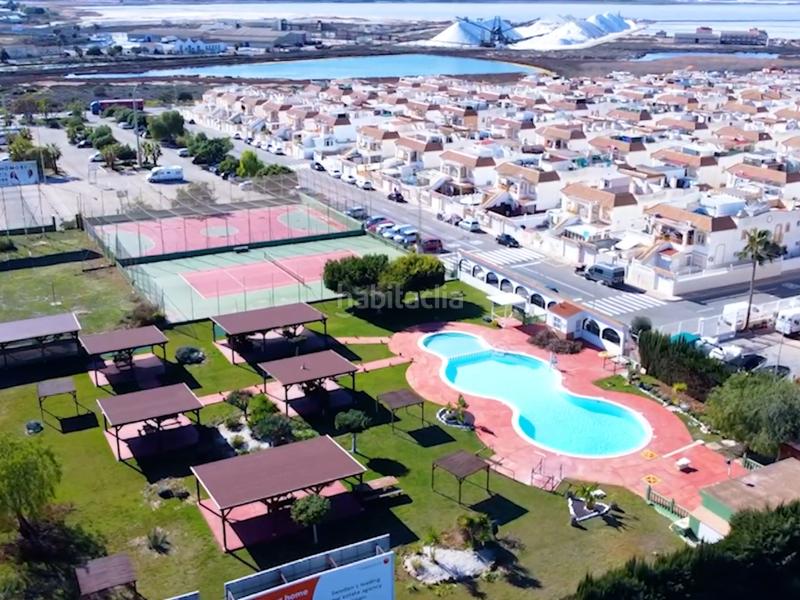 Foto 47f9d3dc-1cf5-4051-85cb-480c11406b78. Casa bungalow con amplio patio y estudio cerca del parquese ofrece en venta un bungalow en planta baja , ali en Torrevieja