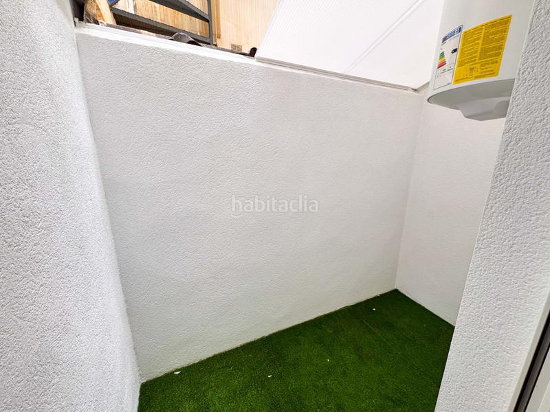 Foto c68b20c0-3906-4efa-be79-a544052bd5a4. Casa bungalow con amplio patio y estudio cerca del parquese ofrece en venta un bungalow en planta baja , ali en Torrevieja