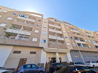 Apartamento en Parque Acuático - Sector 25. Apartamento en torrevieja con piscina comunitaria y plaza de gar