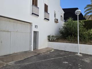 Parking coche en Torreblanca. Esta plaza de garaje en torreblanca, torrevieja, ofrece acceso d