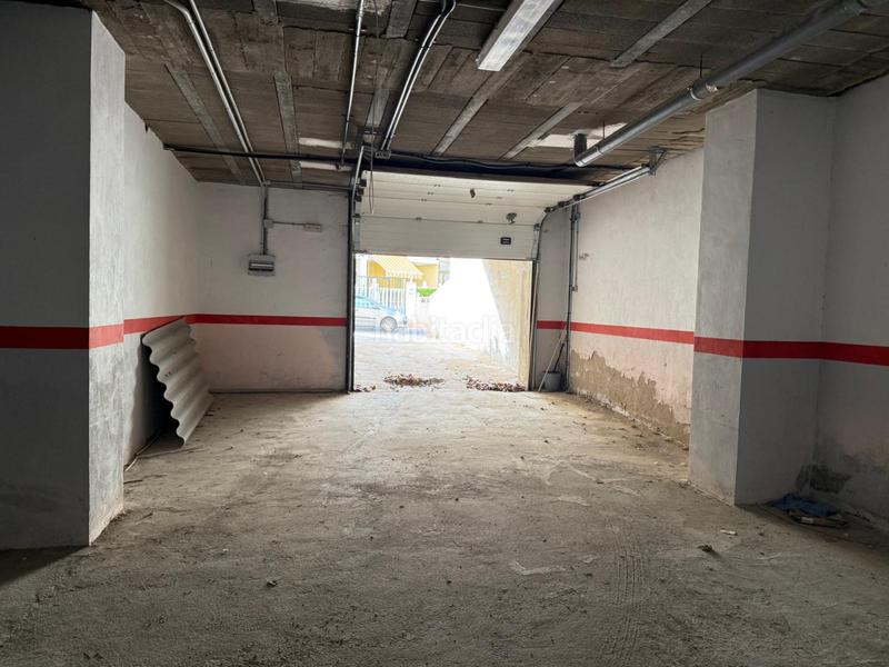 Foto 8ecccc97-0fe9-4f53-b990-1c6ed68f4480. Parking voiture dans Torreblanca Torrevieja