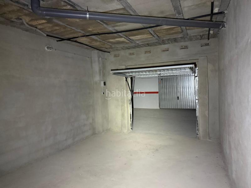 Foto e938cff3-6d52-4cc6-bc56-6a5dcf2caf84. Parking voiture dans Torreblanca Torrevieja