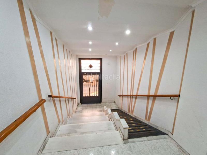 Foto 8218a4d1-09d0-43ef-bff2-05c7439fbda6. Apartamento este amplio apartamento , ubicado a solo cinco minutos caminando de la playa del cura, y próximo a paradas de autobús en Torrevieja