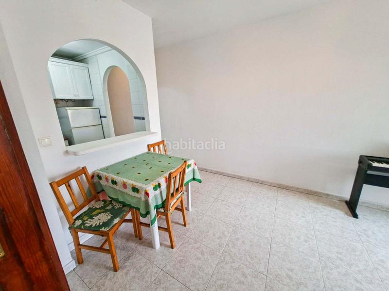 Foto d3af8dde-849d-4349-96d0-6e2edea1f557. Apartamento este amplio apartamento , ubicado a solo cinco minutos caminando de la playa del cura, y próximo a paradas de autobús en Torrevieja