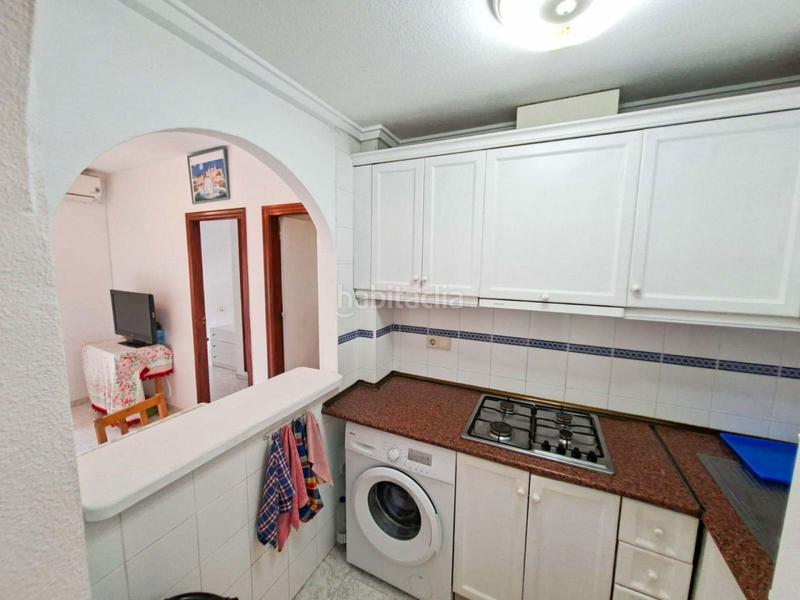 Foto ea426fb9-74c8-4807-aab0-eeea0725259d. Apartamento este amplio apartamento , ubicado a solo cinco minutos caminando de la playa del cura, y próximo a paradas de autobús en Torrevieja