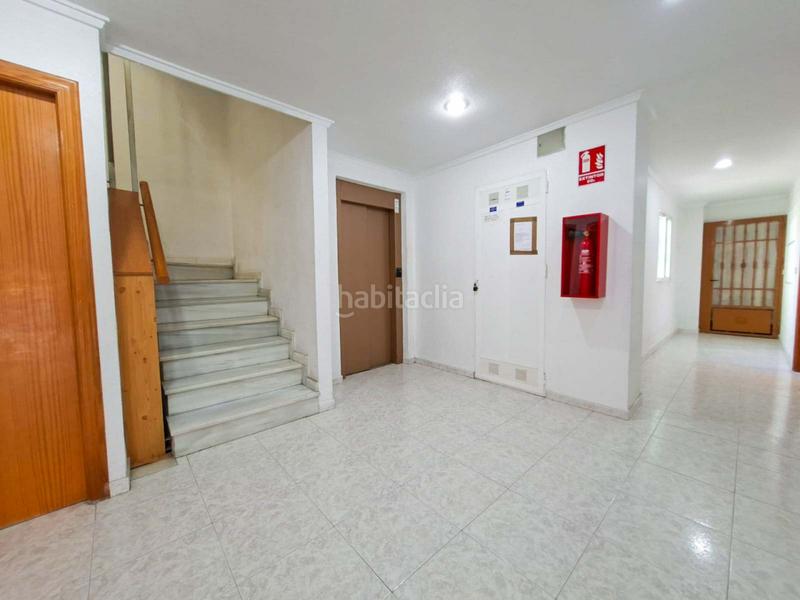 Foto f0d72bb6-f598-4e13-9080-843d1b60e7a7. Apartamento este amplio apartamento , ubicado a solo cinco minutos caminando de la playa del cura, y próximo a paradas de autobús en Torrevieja