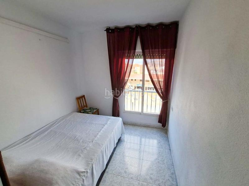 Foto fe0bcc75-e67f-4e41-8736-ff56c6e83c32. Apartamento este amplio apartamento , ubicado a solo cinco minutos caminando de la playa del cura, y próximo a paradas de autobús en Torrevieja