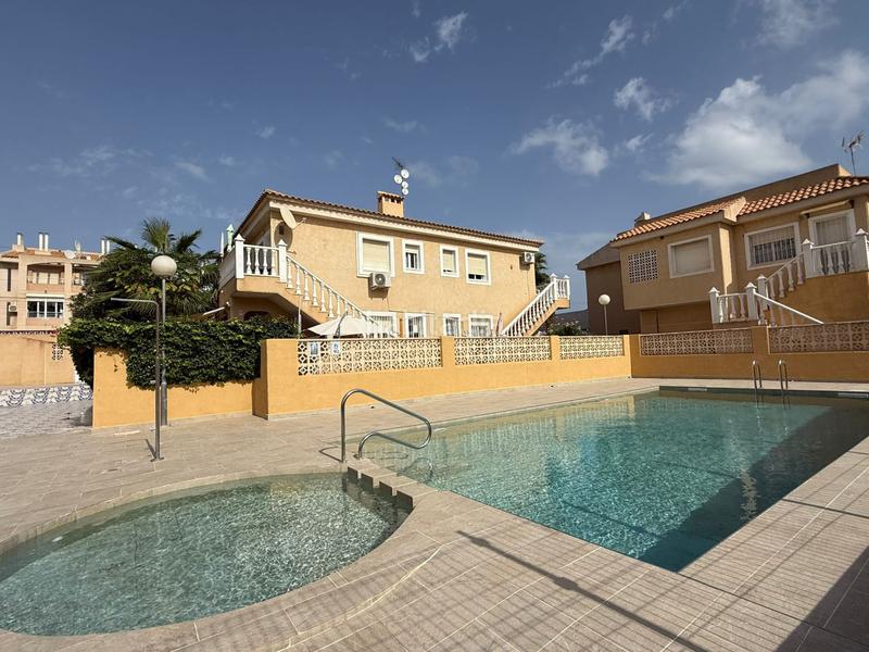 Foto ea71e261-9c5f-4a2b-b138-8b1a30ee7b68. Zweistöckige wohnung mit heizung pool in Zona los Frutales Torrevieja