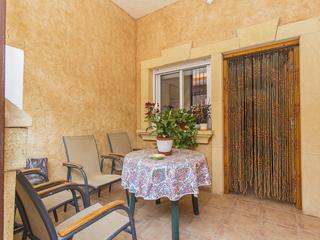 Planta baixa a Gaspar Perelló. Apartamento en planta baja en la mata con patio, ubicado a pocos