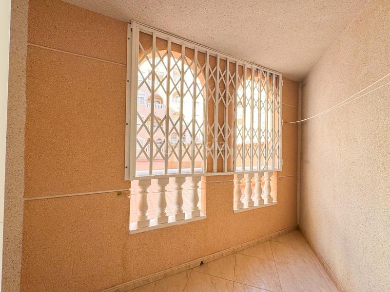 Foto b4182dbf-1cd1-4d86-af33-823f45909be4. Apartament amb calefacció piscina a Antonio Machado Torrevieja