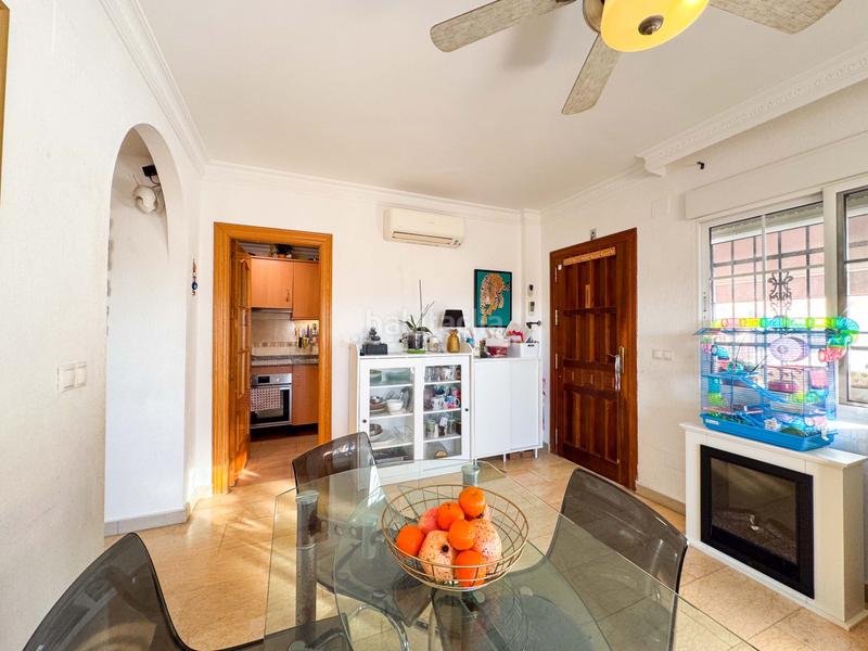 Foto 371443d6-fc1d-4ea8-8244-c0a577df40b0. Casa adossada amb calefacció aparcament piscina a Torrevieja