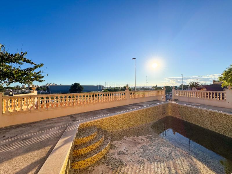 Foto 763854c3-93a5-44ee-8647-282b14142517. Casa adossada amb calefacció aparcament piscina a Torrevieja