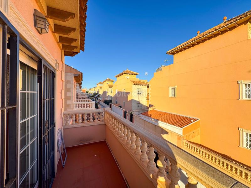 Foto bdc17b7c-be36-4a58-acde-39a04bb97607. Casa adossada amb calefacció aparcament piscina a Torrevieja