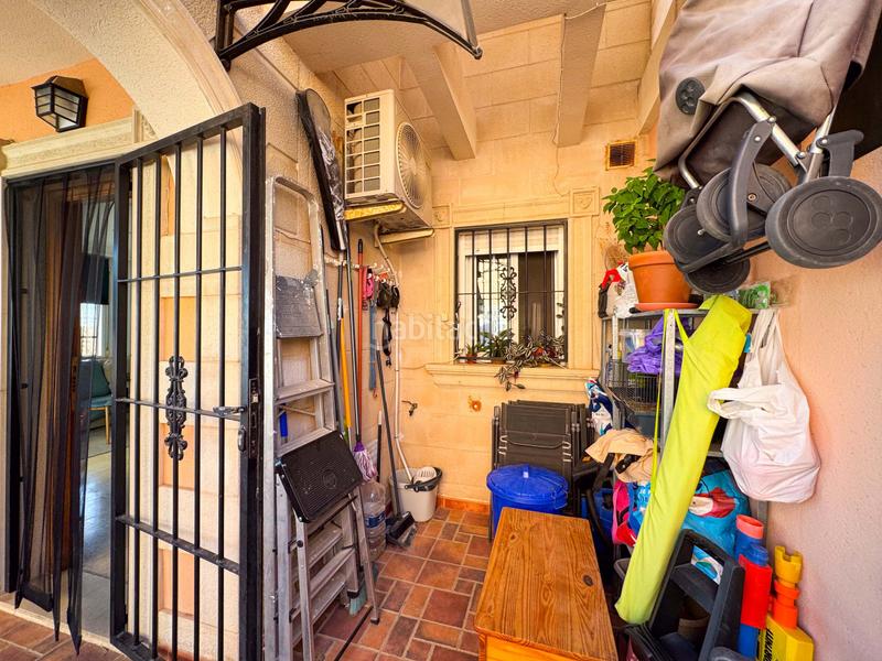 Foto c3544c4f-d5d7-4ca4-bd98-ee1c358421c1. Casa adossada amb calefacció aparcament piscina a Torrevieja