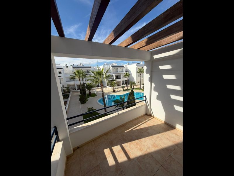 Foto 553559fc-a3ba-4c28-a88d-7b83d27b31b4. Apartament amb calefacció aparcament piscina a La Veleta Torrevieja