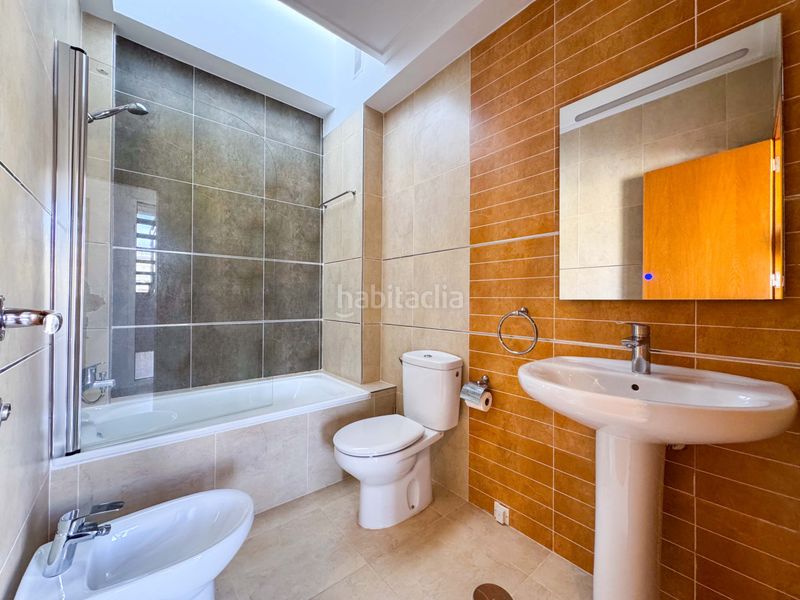 Foto 863ea6c7-b4a4-46f9-be4f-aaa122808c6b. Casa adossada amb calefacció aparcament a Algorfa